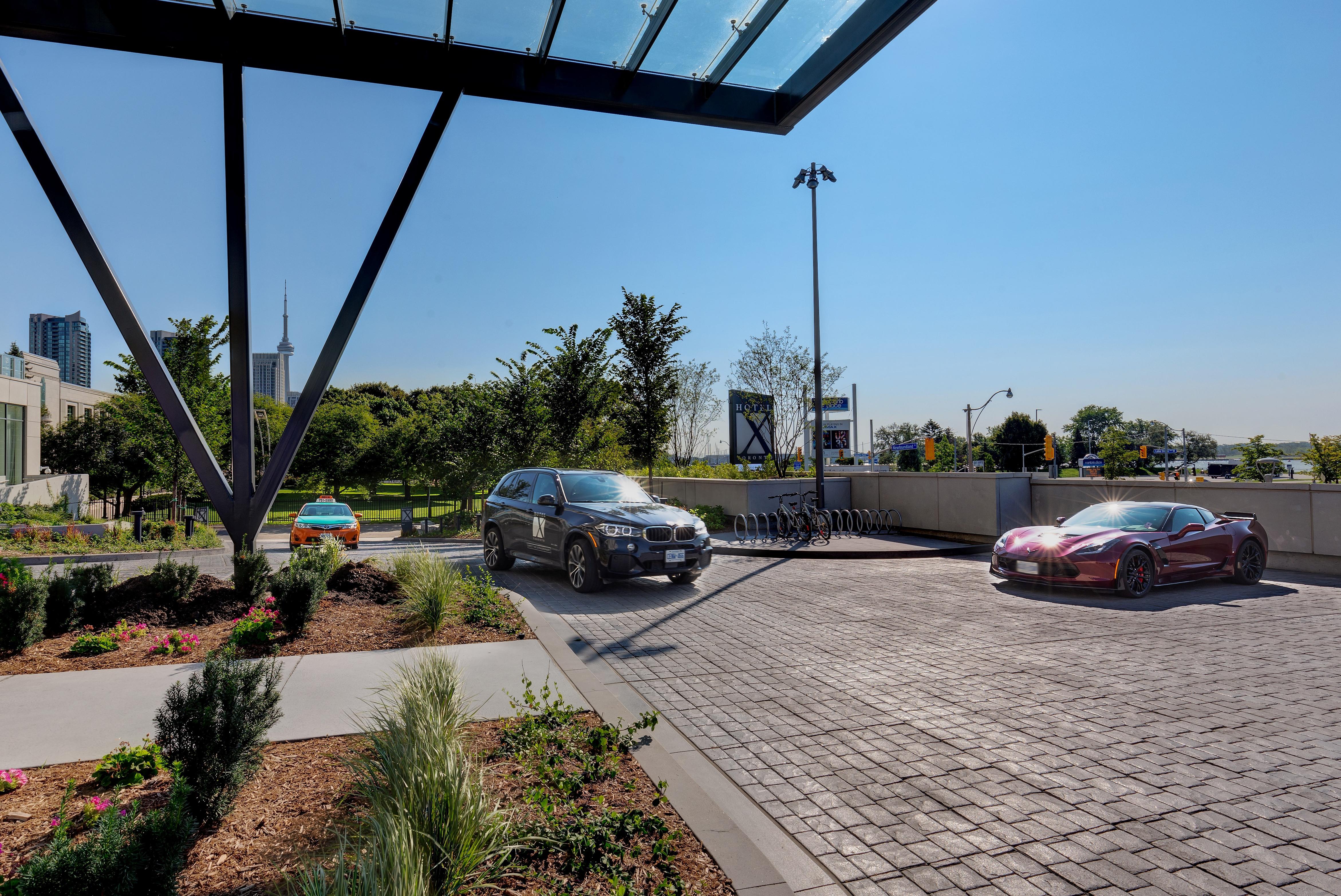 Hotel X Toronto, A Destination By Hyatt Hotel Exteriér fotografie The station's parking garage
