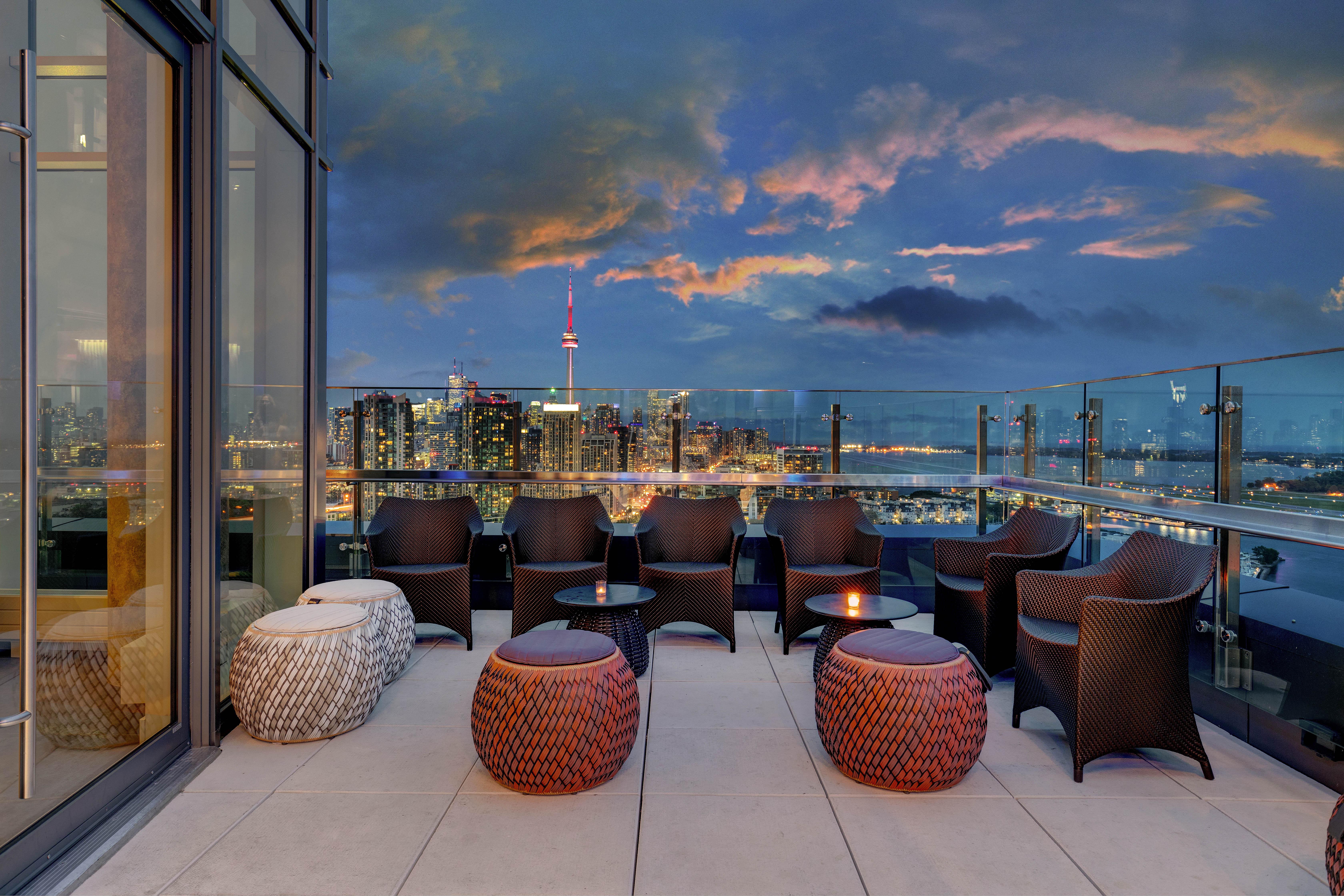 Hotel X Toronto, A Destination By Hyatt Hotel Exteriér fotografie View from the rooftop terrace