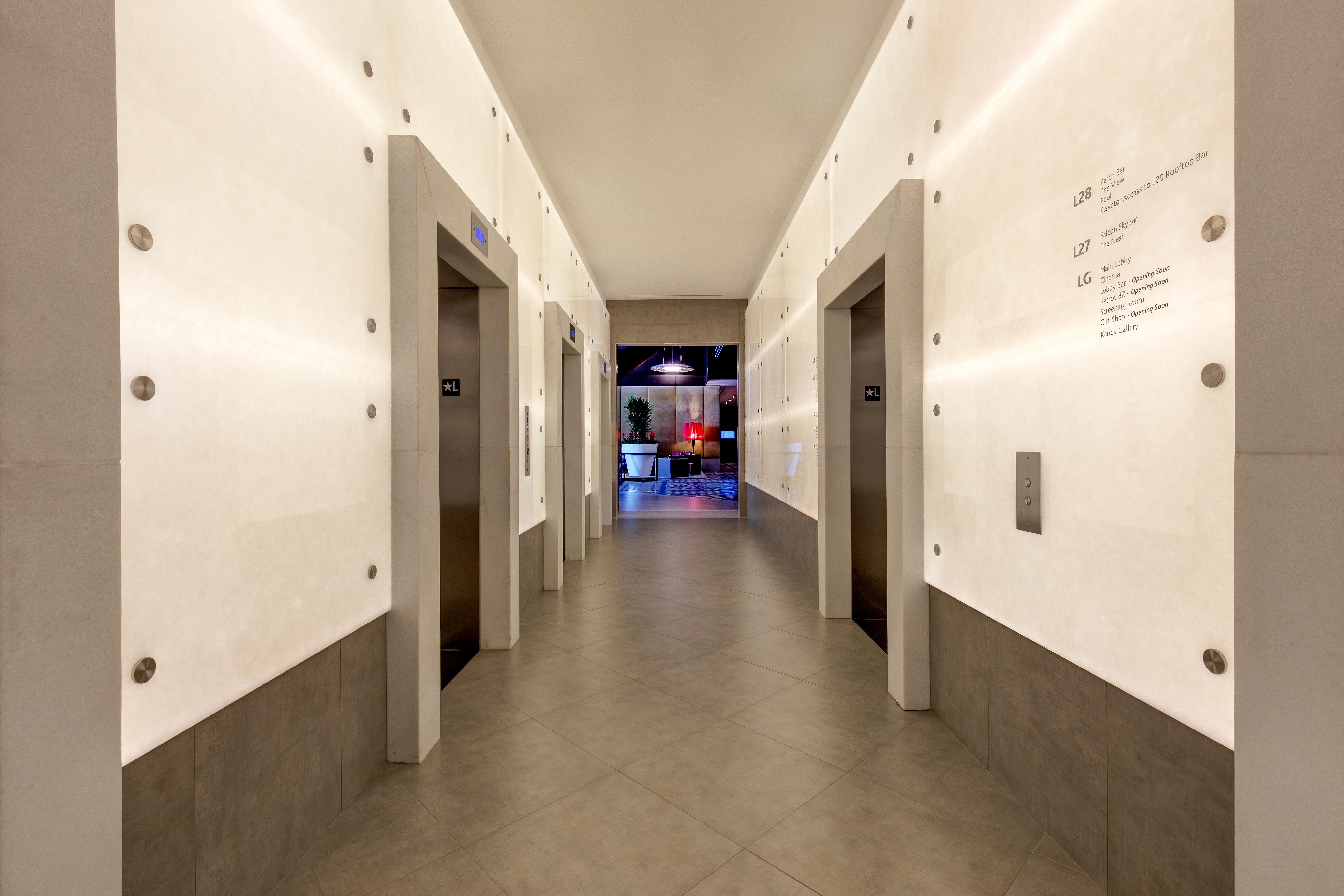 Hotel X Toronto, A Destination By Hyatt Hotel Exteriér fotografie Elevators at the 1st floor